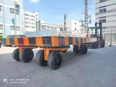 20噸重型平板拖車帶4個轉(zhuǎn)盤3I.jpg