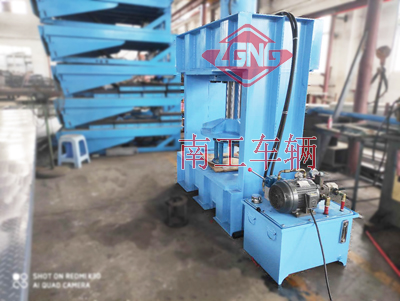 1685523933577076.jpg 150噸壓胎機(jī)1I.jpg