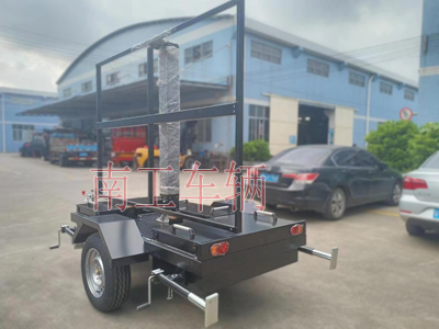 0.5噸簡易LED廣告拖車帶升降不帶旋轉6i.jpg