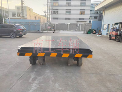 1690947216972796.jpg 10噸工業(yè)平板拖車加電子稱4I.jpg